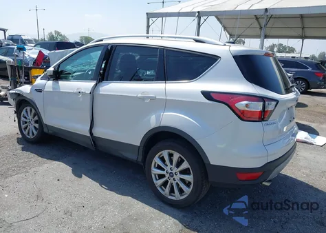 2017 Ford Escape Titanium z USA, uszkodzony, nr VIN 1FMCU0J91HUD85387